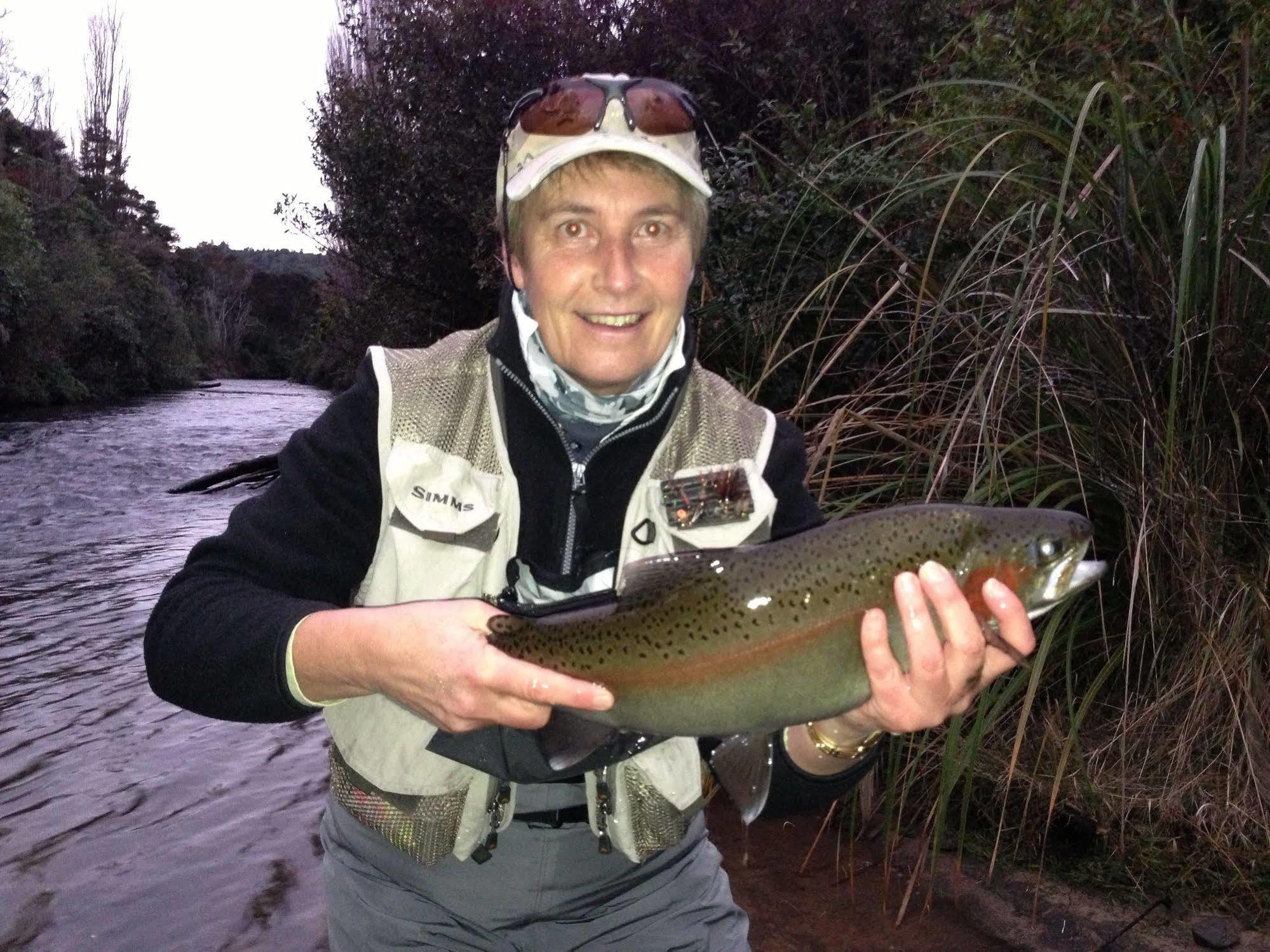 Turangi Trout Lodge Extérieur photo